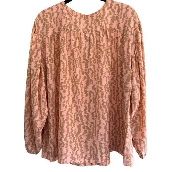 Elizabeth and James Women's Peach Beige Animal Print Blouse Size XXL Long Sleeve - Picture 4 of 4